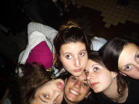 ** elles **